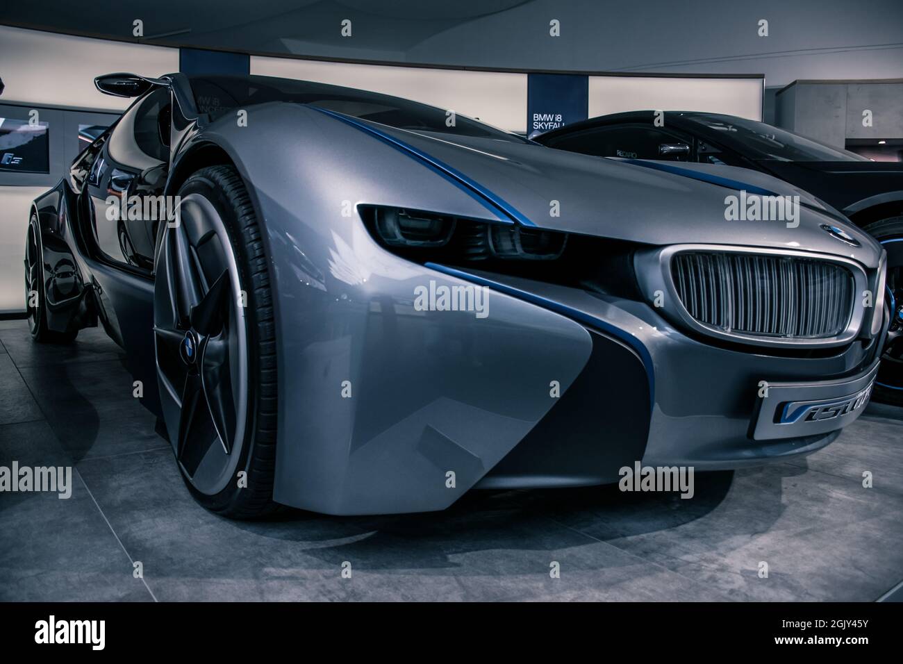 Im Fokus stehen die innovativen Technologiethemen von BMW i: Der vollelektrische BMW i3 als konsequent nachhaltig konzipiertes emissionsfreies Fahrzeug für den Innenraum Stockfoto