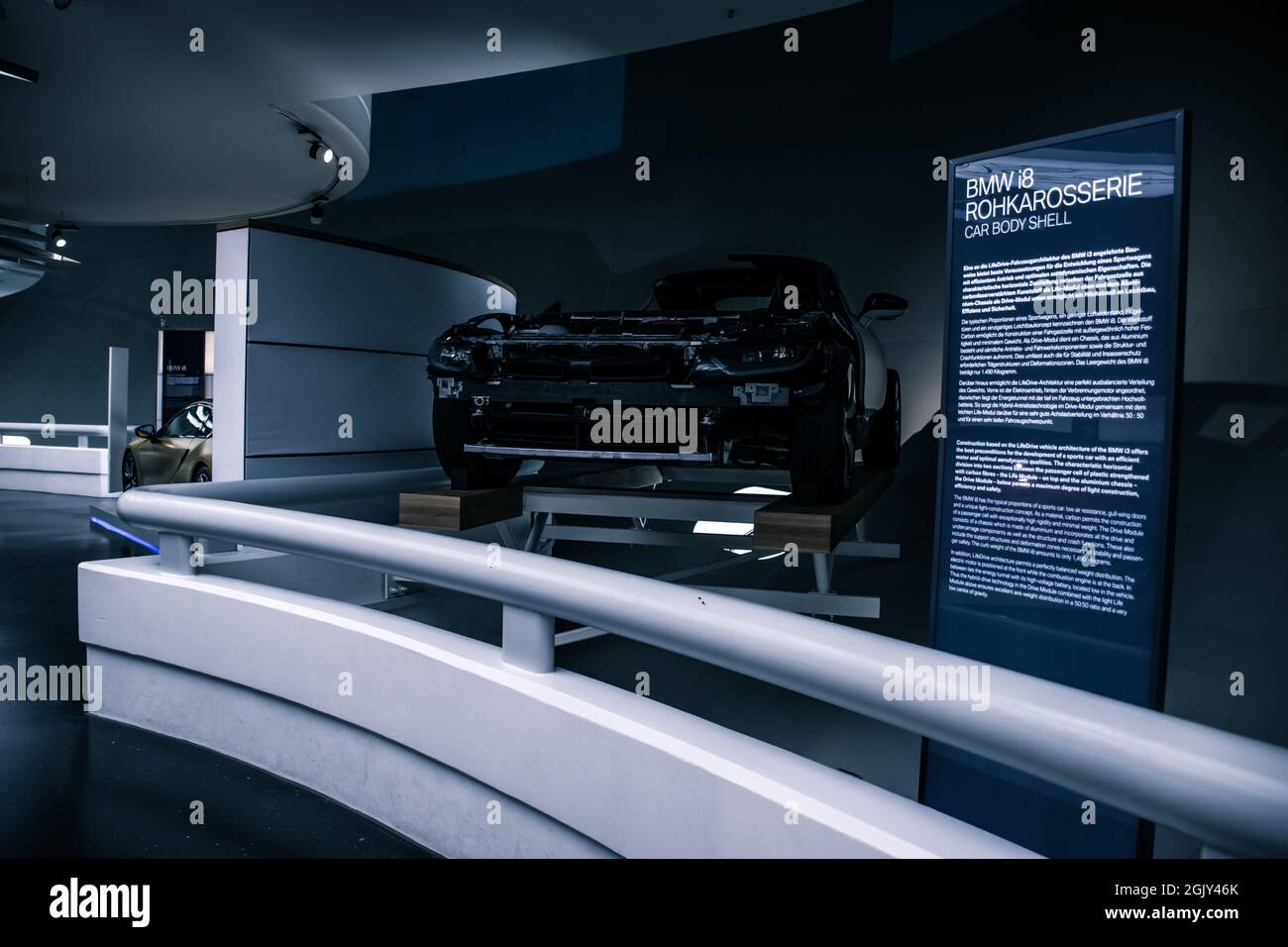 Ausstellung für innovative Elektrofahrzeuge und Recycable-Materialien wie Kohlenstoffeukalyptusgewebe und andere Stockfoto