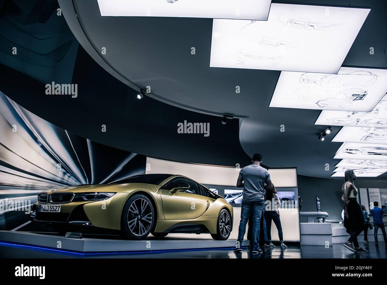 Ausstellung für innovative Elektrofahrzeuge und Recycable-Materialien wie Kohlenstoffeukalyptusgewebe und andere Stockfoto