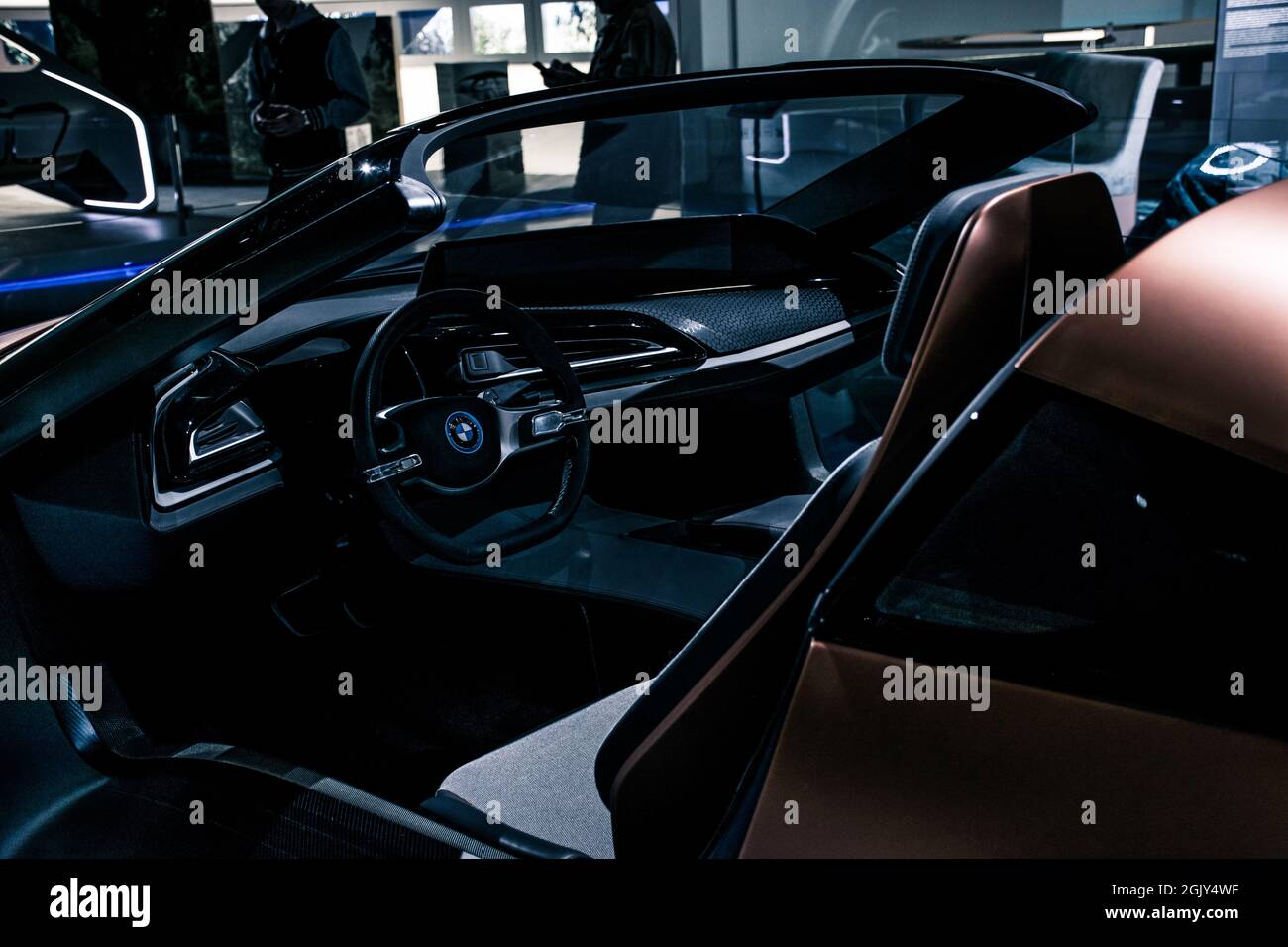 Im Fokus stehen die innovativen Technologiethemen von BMW i: Der vollelektrische BMW i3 als konsequent nachhaltig konzipiertes emissionsfreies Fahrzeug für den Innenraum Stockfoto