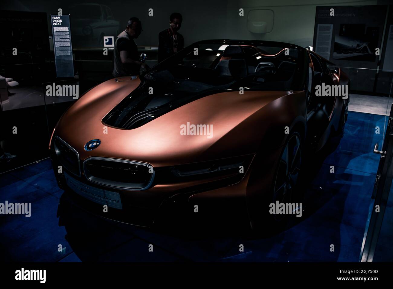 Im Fokus stehen die innovativen Technologiethemen von BMW i: Der vollelektrische BMW i3 als konsequent nachhaltig konzipiertes emissionsfreies Fahrzeug für den Innenraum Stockfoto