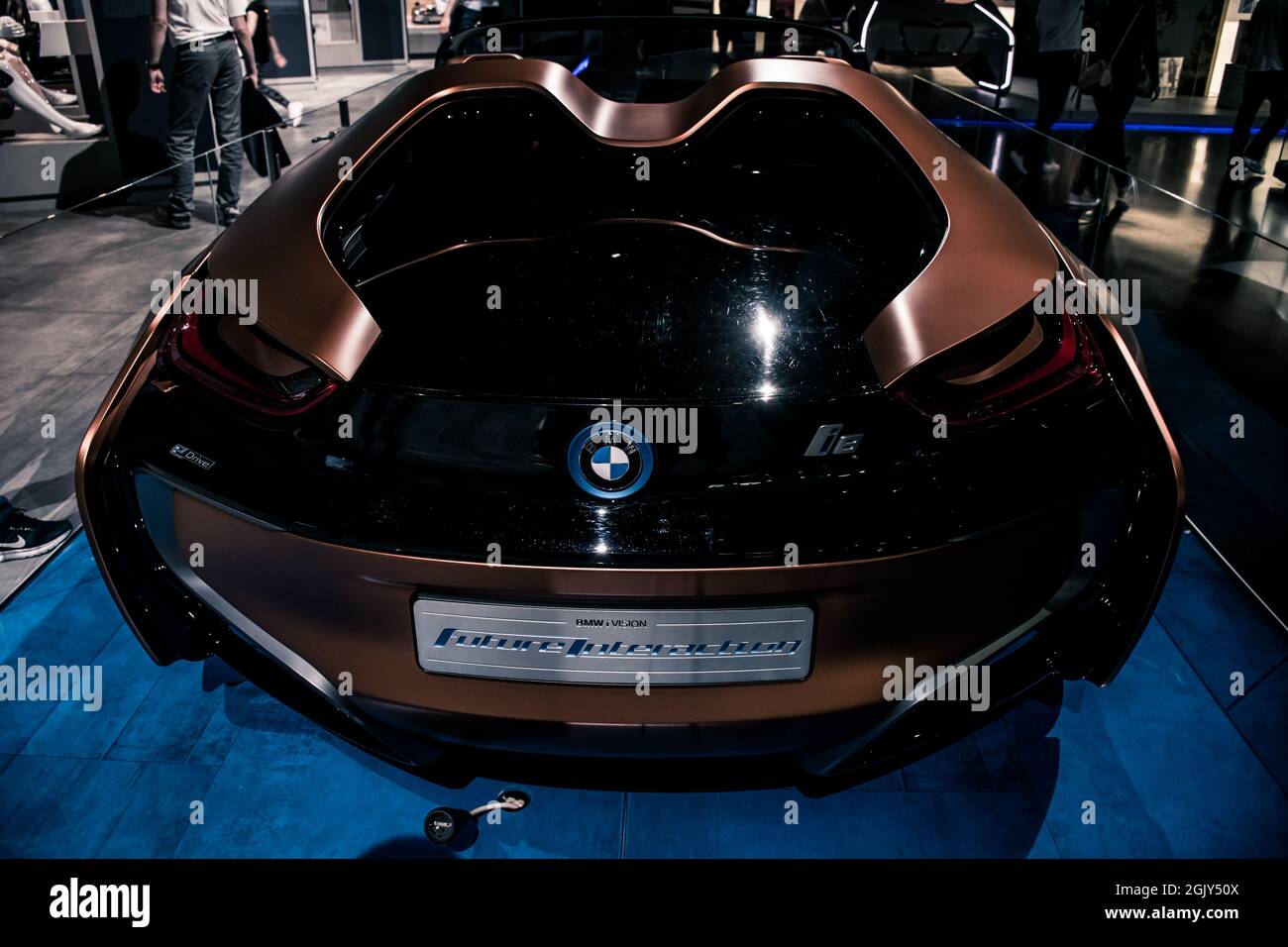 Im Fokus stehen die innovativen Technologiethemen von BMW i: Der vollelektrische BMW i3 als konsequent nachhaltig konzipiertes emissionsfreies Fahrzeug für den Innenraum Stockfoto