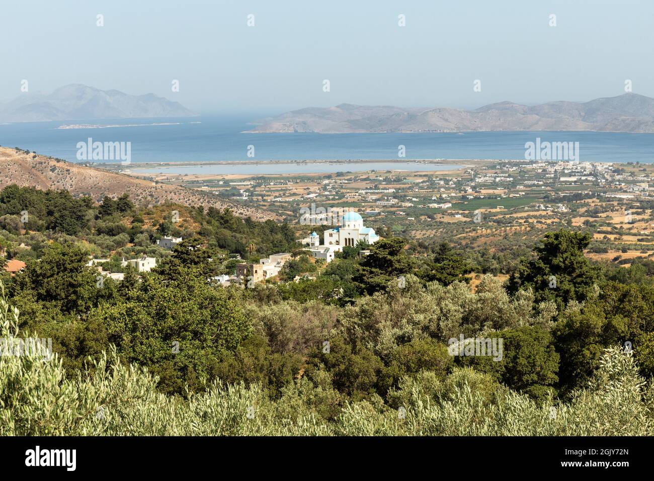 Malerischer Blick vom Bergdorf Zia auf Kos auf die Küste und Landschaft, Dodekanes Insel, Griechenland Stockfoto