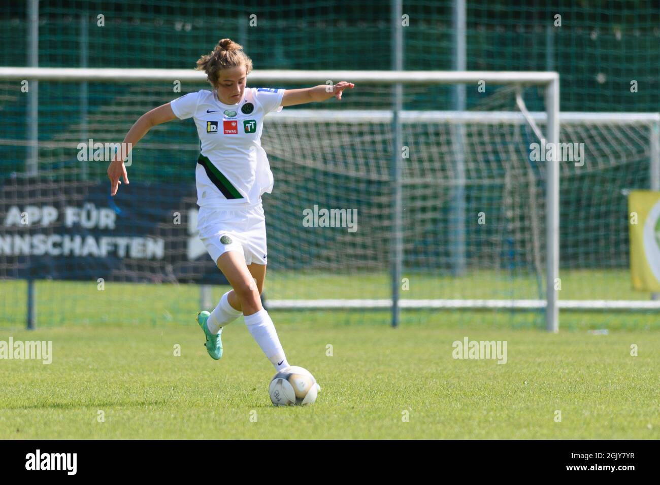 Nina Volgger (5 Wacker Innsbruck)beim Bundesliga-Spiel Planet Pure Frauen zwischen dem FC Bergheim und Wacker Innsbruck im FC Bergheim Stadion, Österreich. Stockfoto