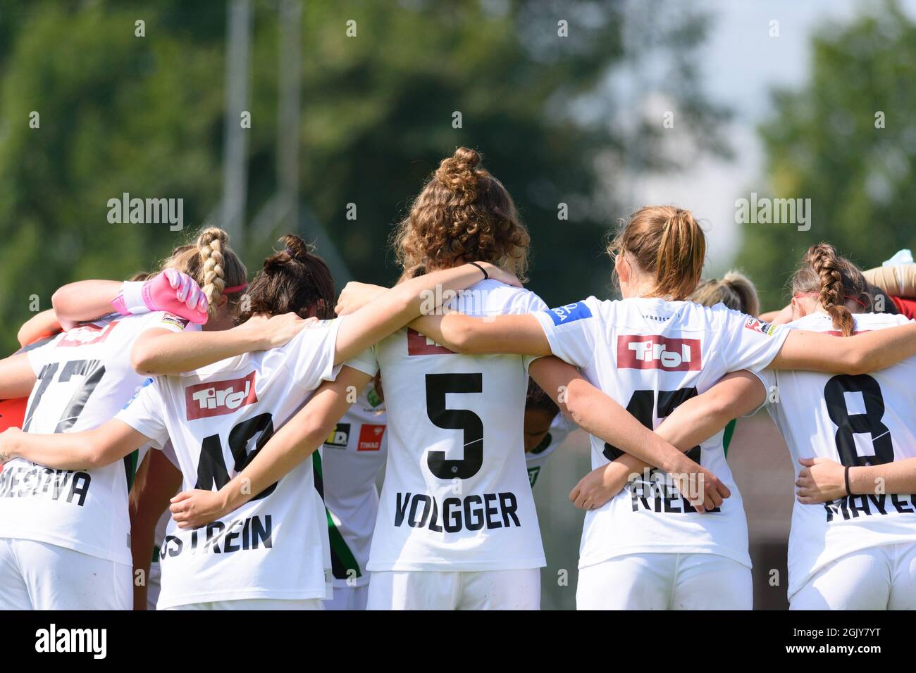 Spieler von Wacker Innsbruck vor dem Bundesliga-Spiel Planet Pure Frauen zwischen dem FC Bergheim und Wacker Innsbruck im FC Bergheim Stadion, Österreich. Stockfoto