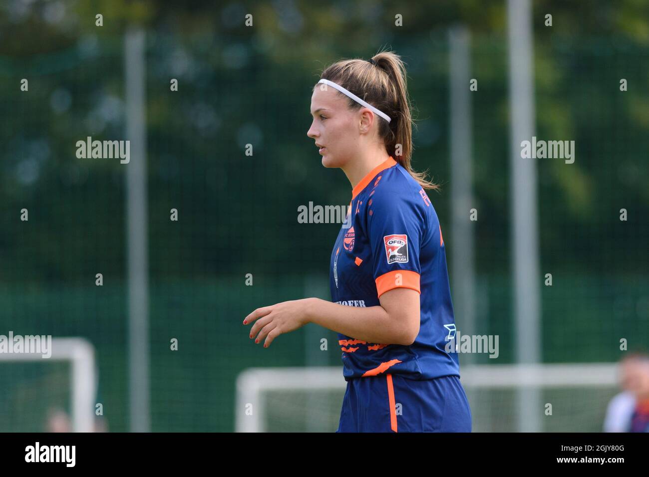 Aldina Hamzic (12 FC Bergheim) beim Bundesliga-Spiel Planet Pure Frauen zwischen dem FC Bergheim und Wacker Innsbruck im FC Bergheim Stadion, Österreich. Stockfoto