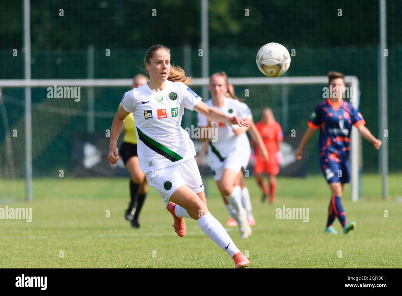 Sandra Voitane (22 Wacker Innsbruck) beim Bundesliga-Spiel Planet Pure Frauen zwischen dem FC Bergheim und Wacker Innsbruck im FC Bergheim Stadion, Österreich. Stockfoto