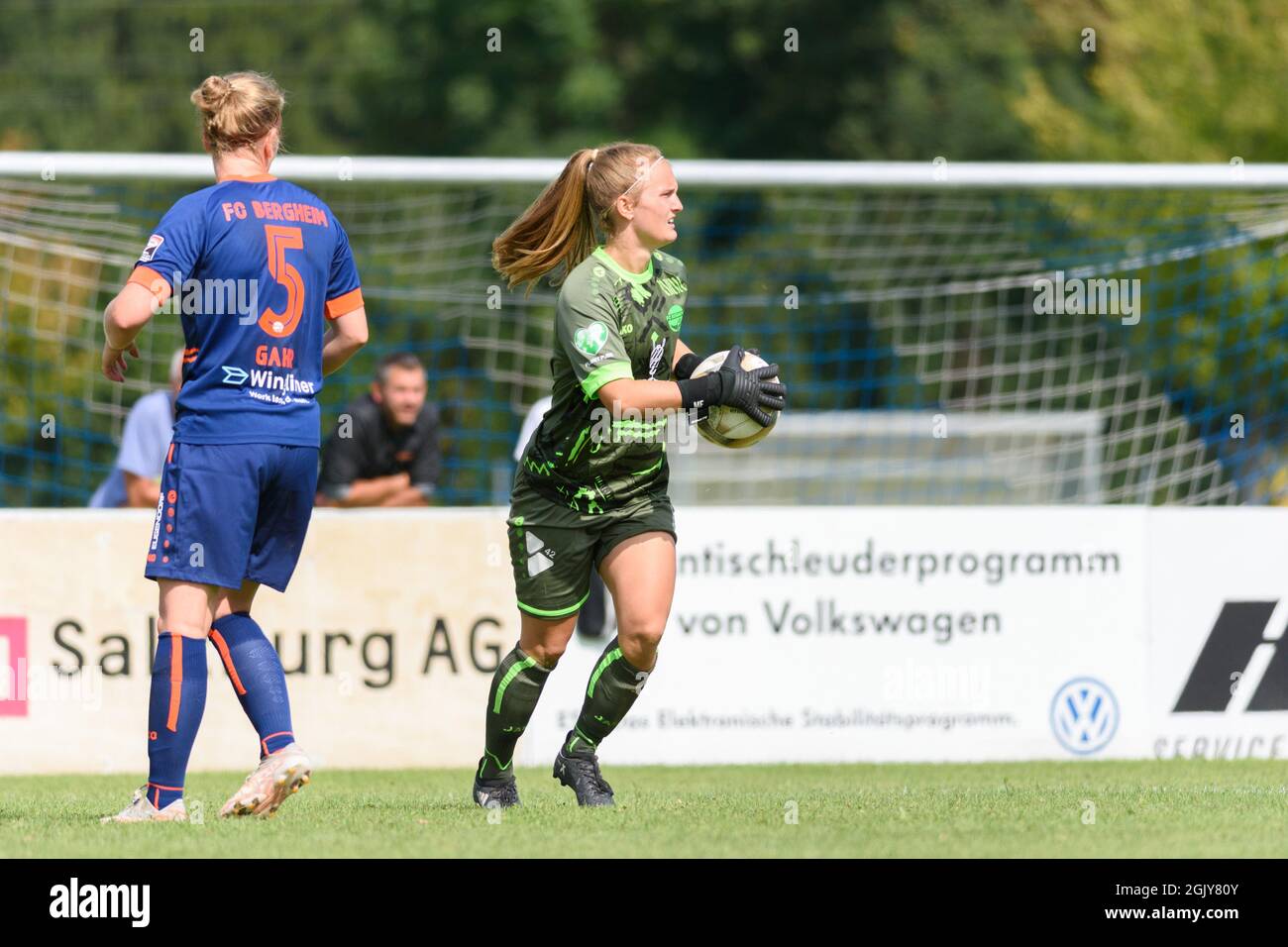 Michaela Fischer (1 FC Bergheim) beim Bundesliga-Spiel Planet Pure Frauen zwischen FC Bergheim und Wacker Innsbruck im FC Bergheim Stadion, Österreich. Stockfoto