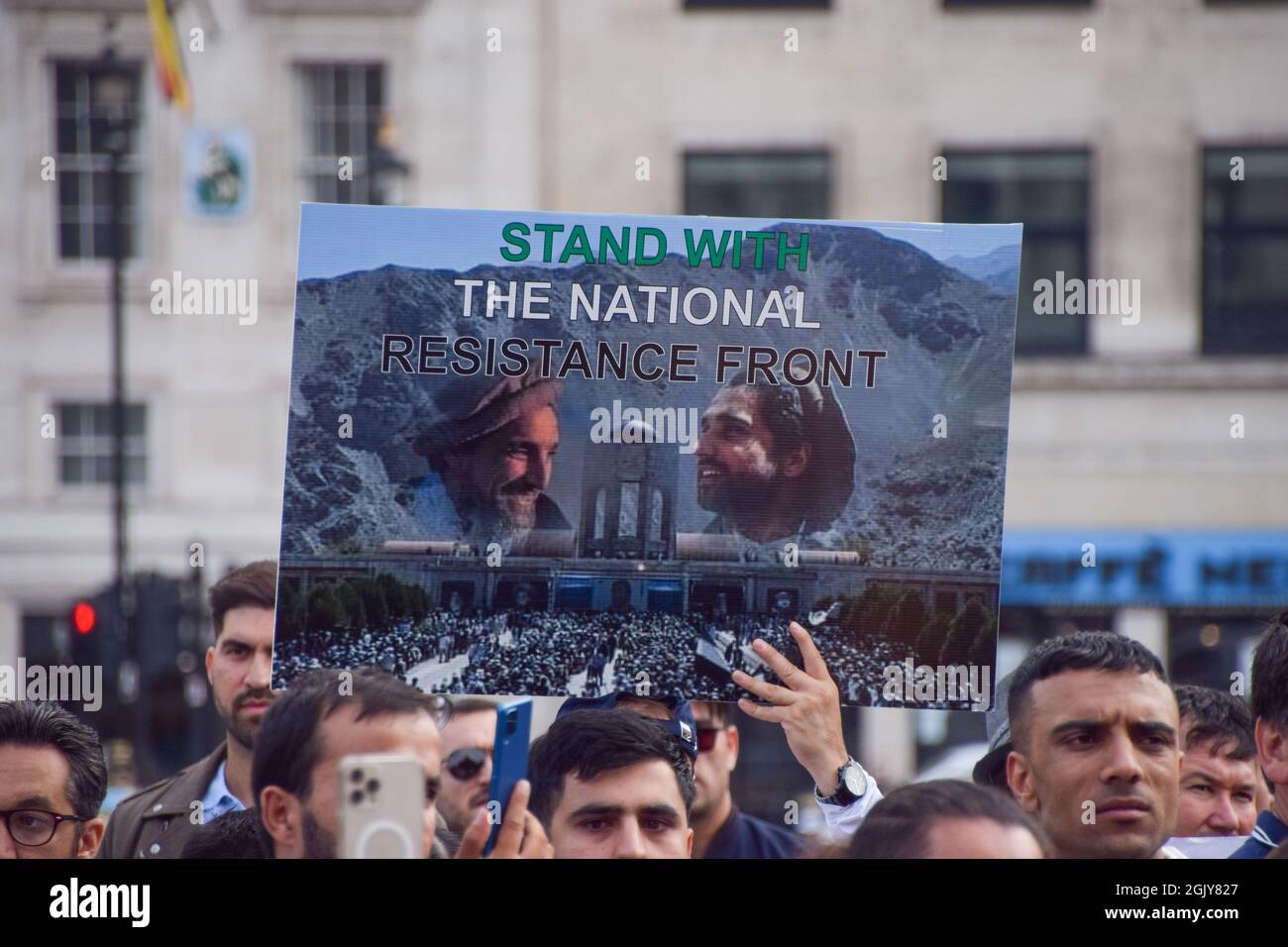 London, Großbritannien. September 2021. Am 20. Jahrestag der Tötung des Oppositionskommandanten Ahmad Shah Massoud versammelten sich Demonstranten auf dem Trafalgar Square, um gegen die Übernahme der Taliban zu protestieren und Großbritannien und die internationale Gemeinschaft aufzufordern, Afghanistan zu helfen. Kredit: Vuk Valcic / Alamy Live Nachrichten Stockfoto
