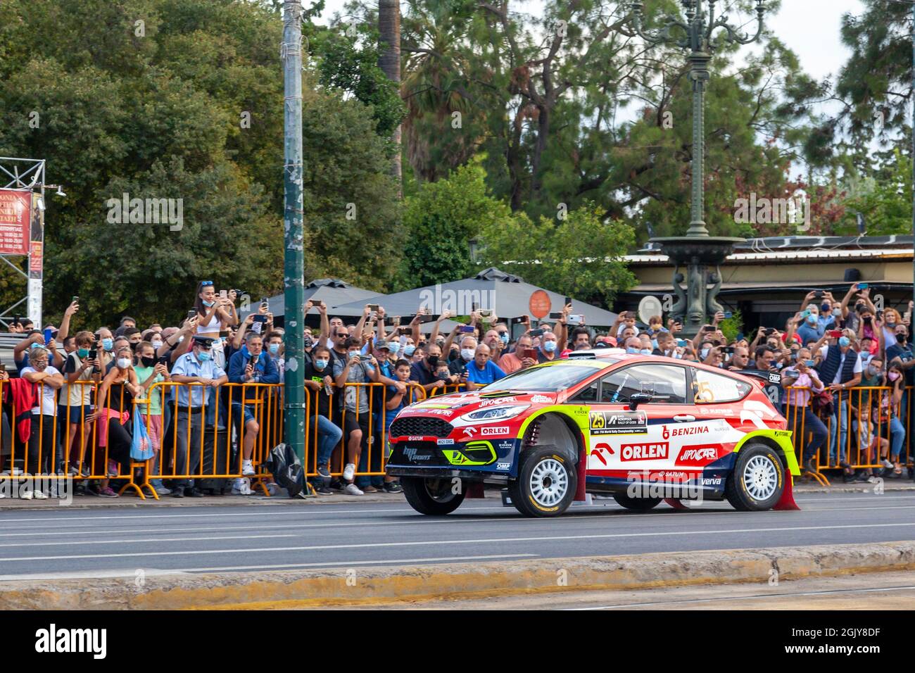 Rennwagen Ford Fiesta Mk II WRC, des M-Sport Ford World Rally Teams, während der ersten Etappe der Rallye Acropolis 2021, die in Athen, Griechenland, stattfand, Stockfoto