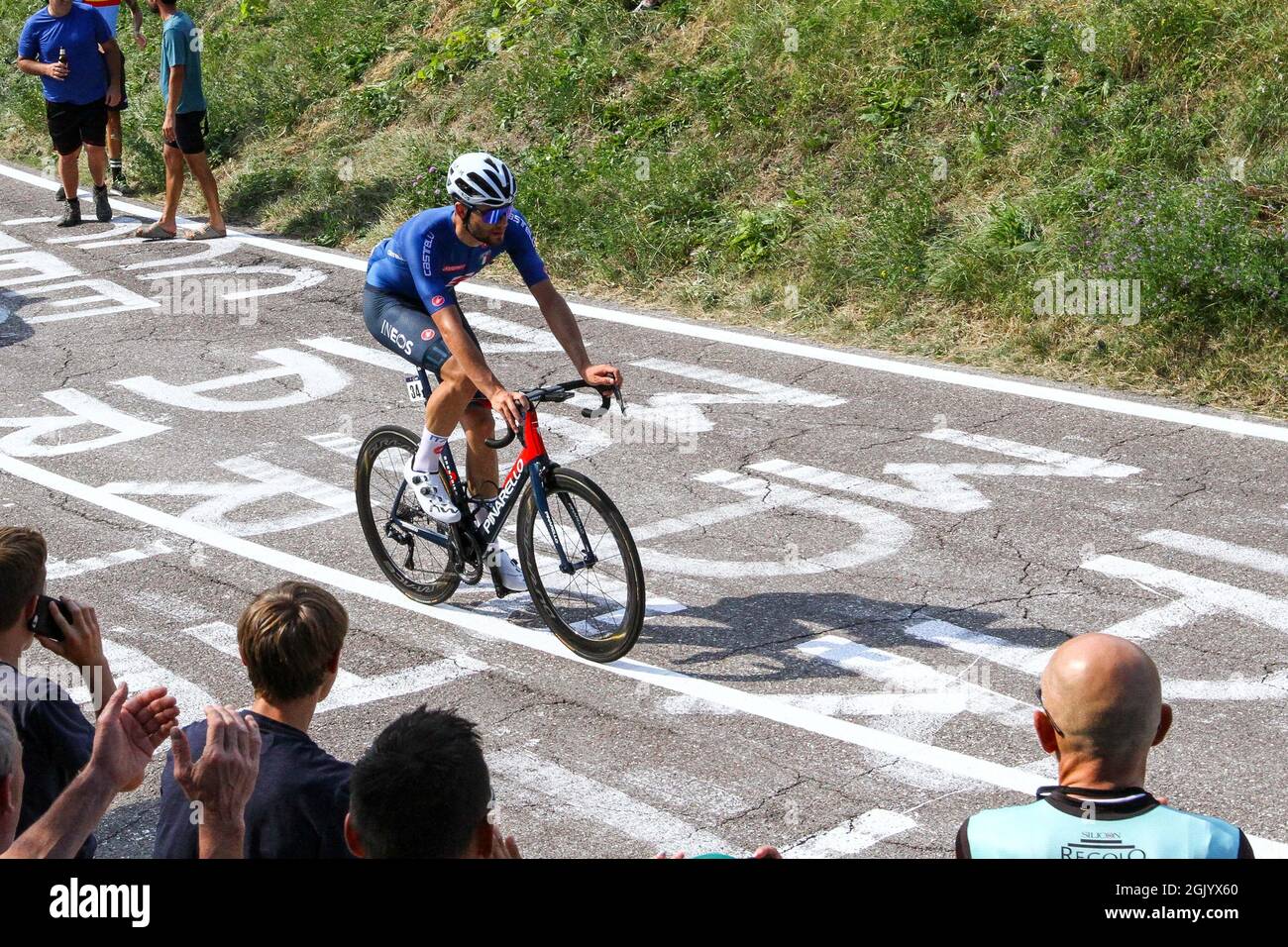 Trento, Trient, Italien, 12. September 2021, Filippo GANNA (ITA) verlässt das Rennen auf der Steigung von Povo während der Longines Global Champions Tour und GCL Finals - Street Cycling Stockfoto
