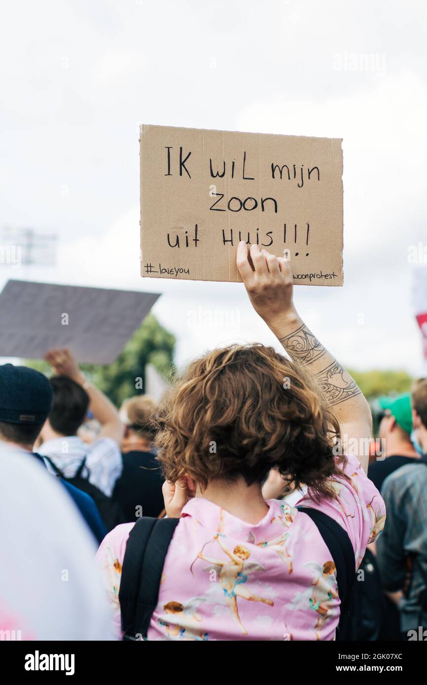 Amsterdam, Niederlande - 12. September 2021: Studenten protestieren gegen die Krise des Wohnungsmangels auf dem überhitzten niederländischen Markt Stockfoto