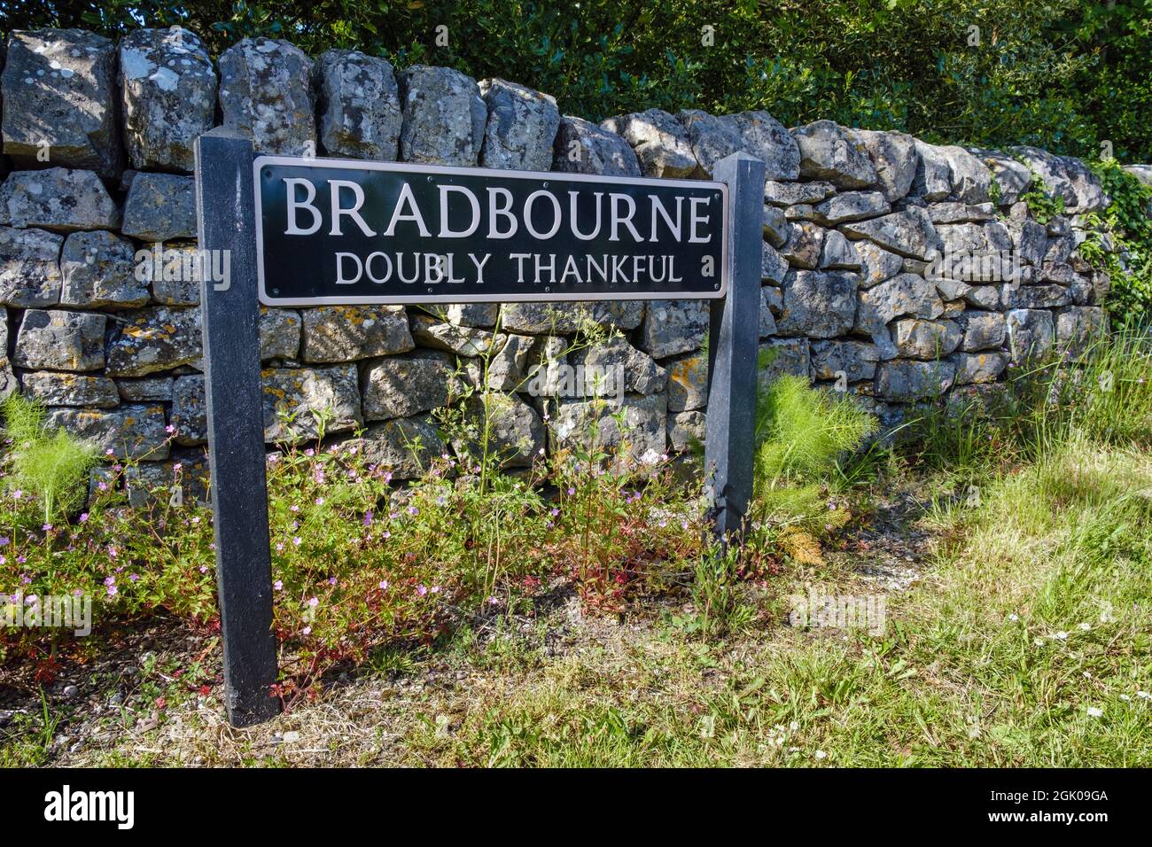 Das „doppelt dankbare“ Dorf Bradbourne (so genannt, weil niemand aus dem Dorf in einem der Weltkriege starb), Derbyshire Stockfoto