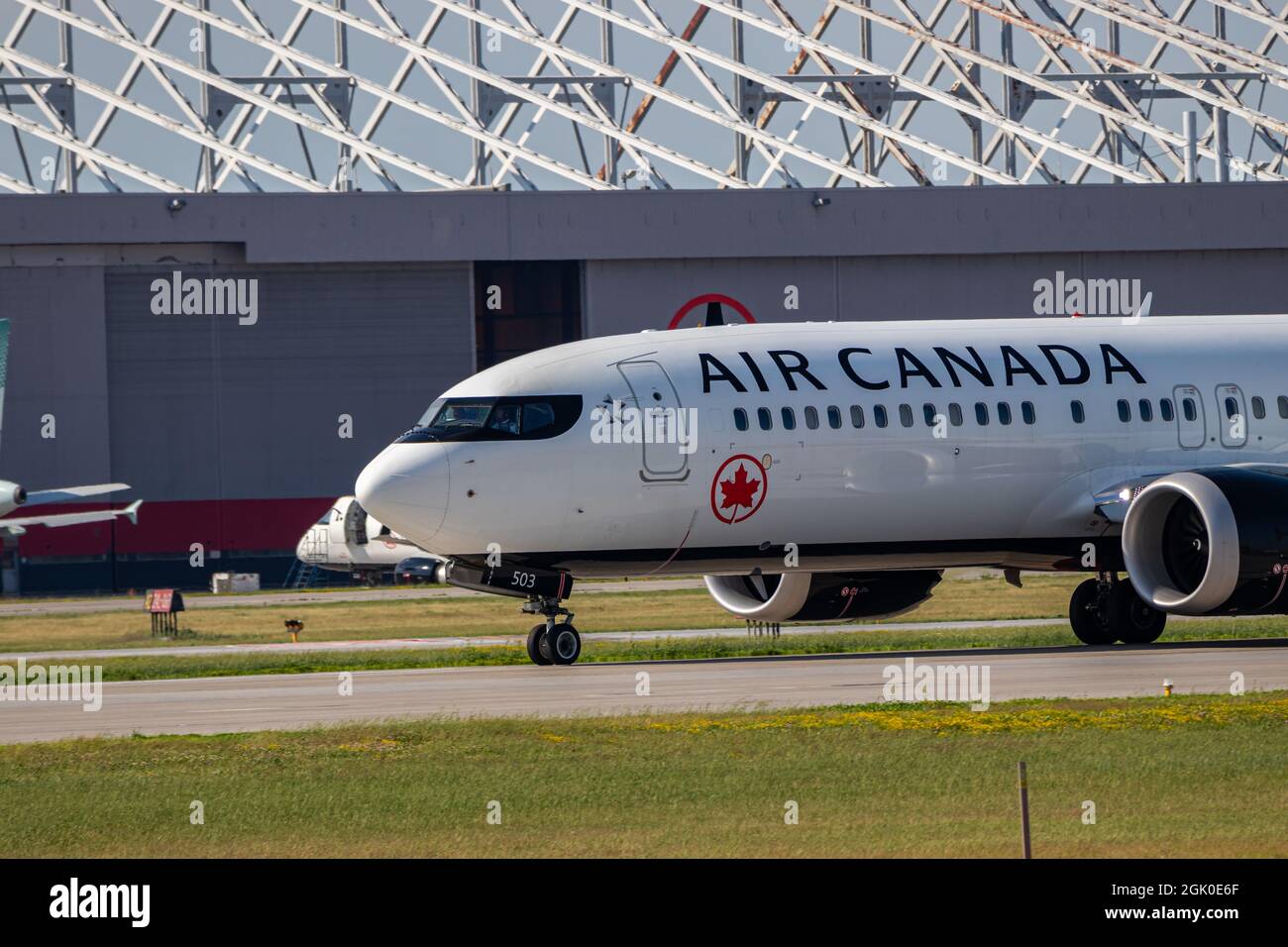 Montreal, Quebec, Kanada - 07 06 2021: Air Canada Boeing 737 Max8 landet in Montreal. Registrierung C-FSDB. Stockfoto