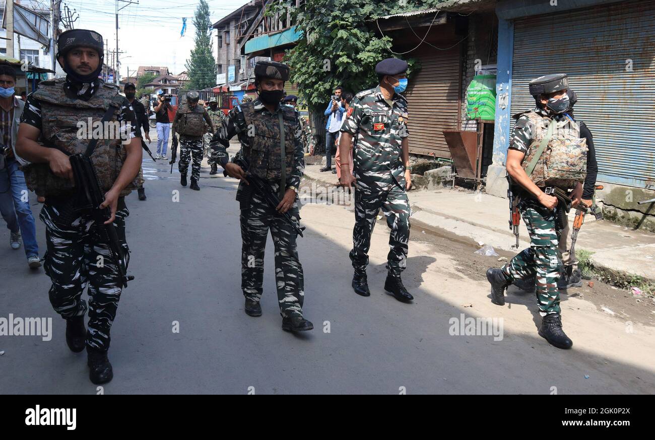 Srinagar, 12. September 2021. Ein Polizeibeamter, der bei einem militanten Angriff auf Khanyar verletzt wurde, erlag seinen Verletzungen bei SKIMS Soura. Der SI, der als Arshid Ahmad identifiziert wurde, wurde in das Krankenhaus für die tertiäre Versorgung gebracht, kurz nachdem er bei einem militanten Angriff in der Nähe von Khanyar drei Schussverletzungen erlitten hatte. Der Verstorbene war ein Bewohner von Kulmuna Kupwara. Das Gebiet wurde abgesperrt und eine Jagd gestartet, um die Angreifer zu verhaften. Kredit: Majority World CIC/Alamy Live Nachrichten Stockfoto