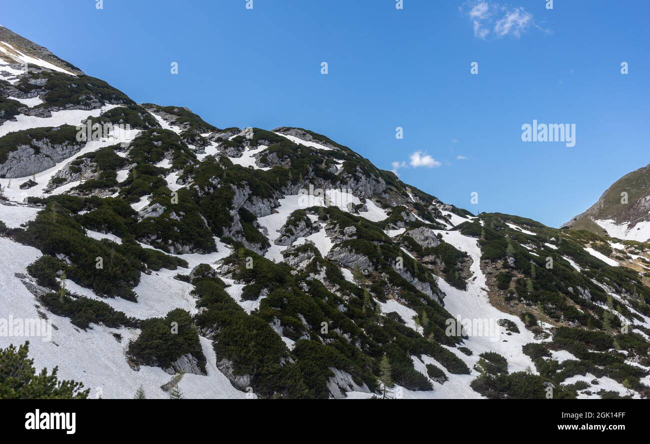 Landschaft hoch in den Bergen schöner Winterblick. Hochwertige Fotos Stockfoto