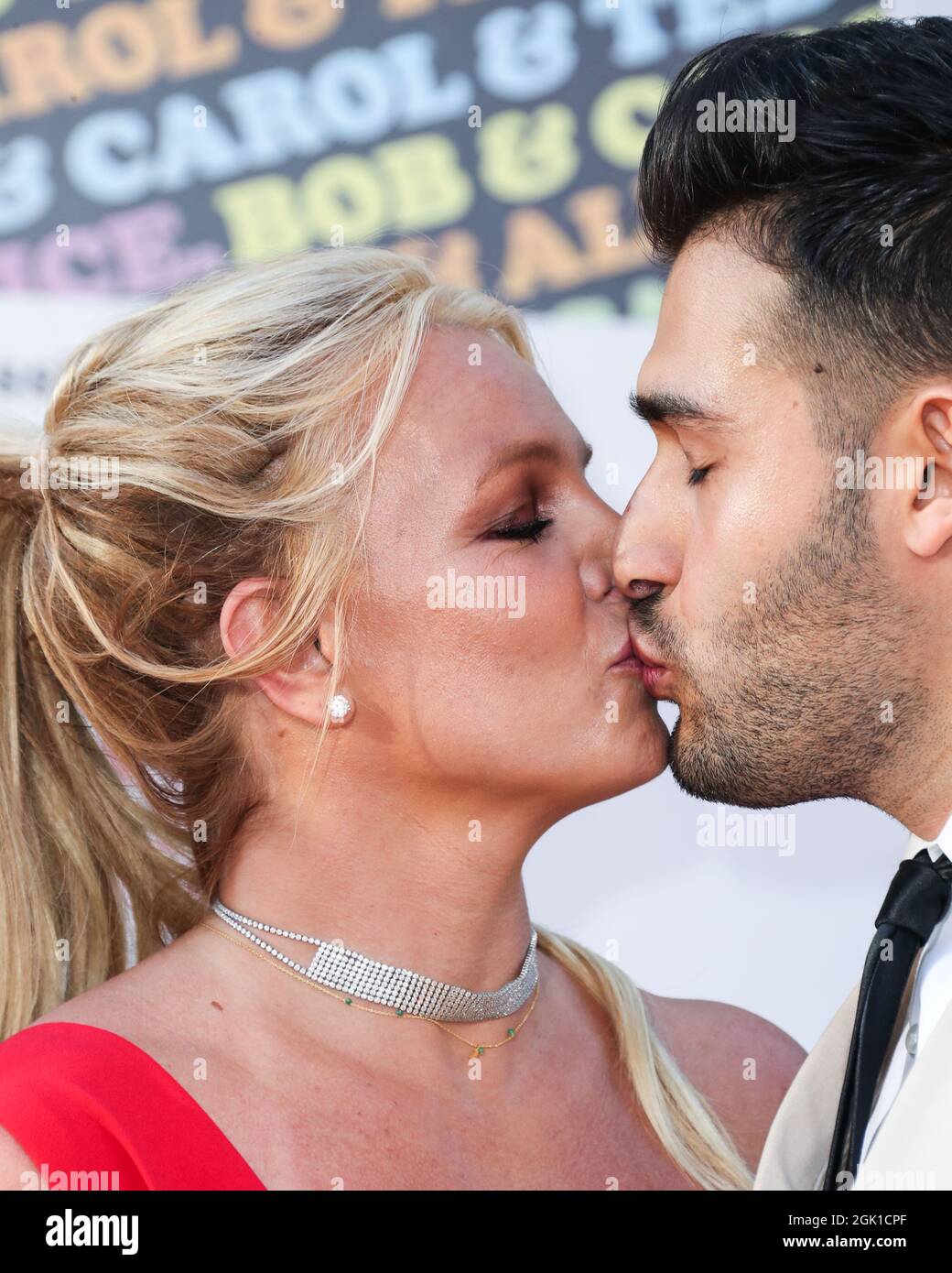 Hollywood, Usa. September 2021. (FILE) Britney Spears ist nach fast 5 Jahren zusammen mit Sam Asghari verlobt. HOLLYWOOD, LOS ANGELES, KALIFORNIEN, USA - 22. JULI: Die Sängerin Britney Spears und ihr Freund/persönlicher Trainer Sam Asghari kommen zur Weltpremiere von „Once Upon a Time in Hollywood“ von Sony Picters, die am 22. Juli 2019 im TCL Chinese Theatre IMAX in Hollywood, Los Angeles, Kalifornien, USA, stattfand. (Foto von Xavier Collin/Image Press Agency) Quelle: Image Press Agency/Alamy Live News Stockfoto
