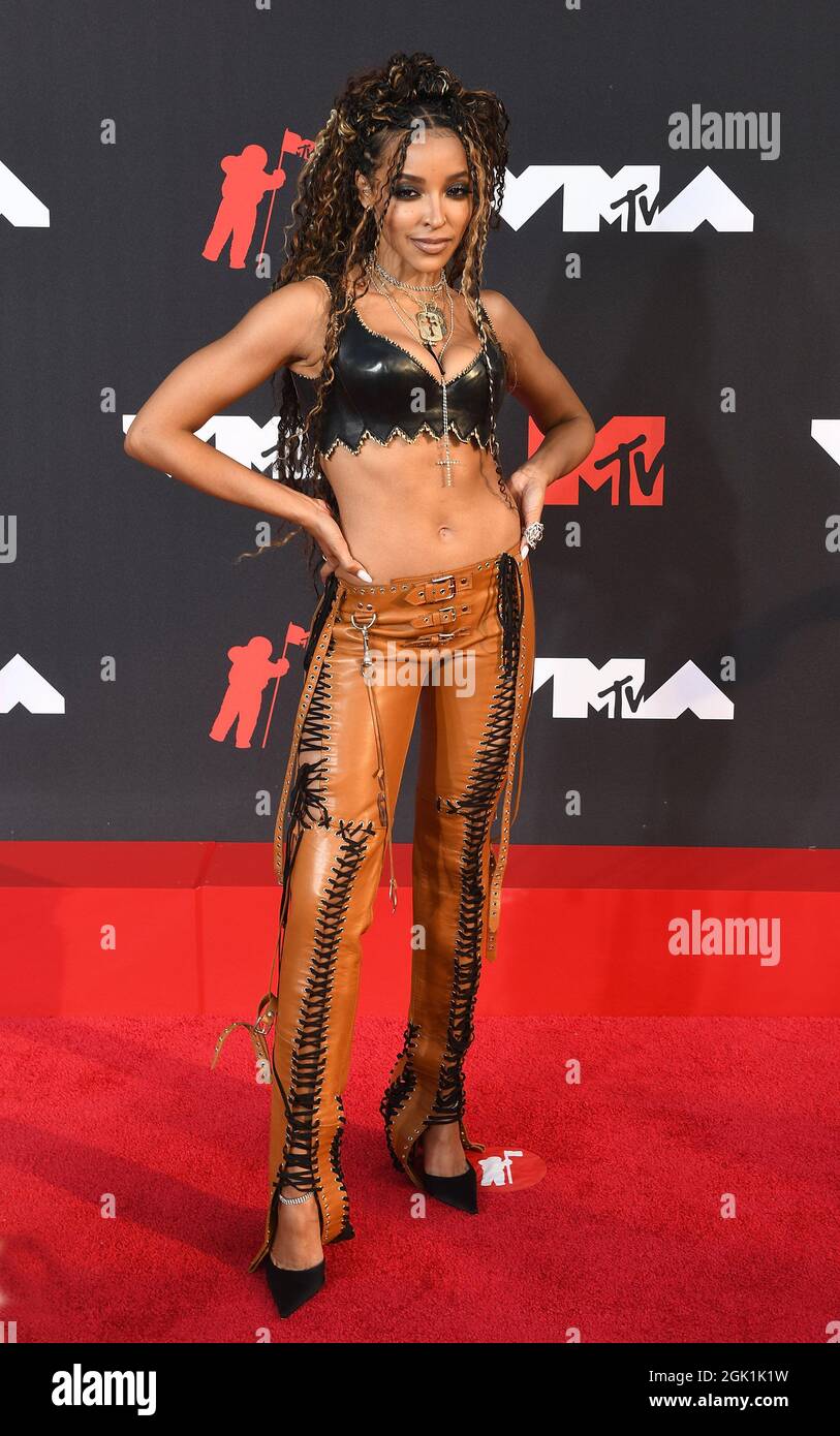 New York, USA. September 2021. Tinashe nimmt am 2021 12. September 2021 an den MTV Video Music Awards im Barclays Center im Stadtteil Brooklyn in New York City Teil. Foto: Jeremy Smith/imageSPACE/Sipa USA Kredit: SIPA USA/Alamy Live News Stockfoto