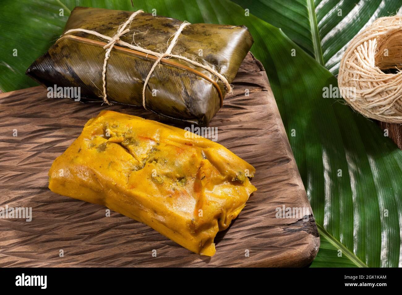 Tamale Typisches Kolumbianisches Essen In Bananenblättern Verpackt Stockfoto