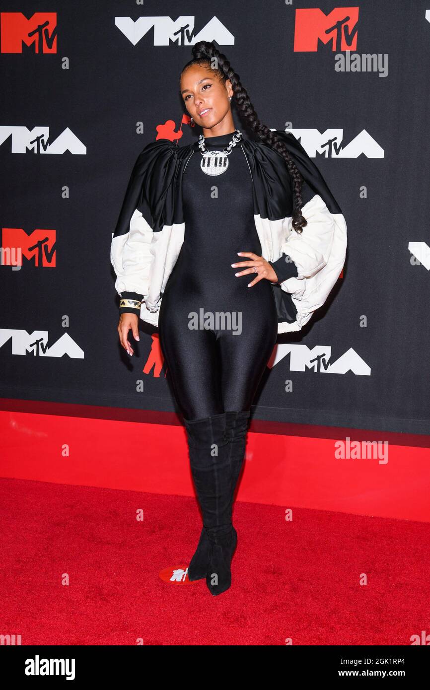 New York, USA. September 2021. Alicia Keys beim Spaziergang auf dem roten Teppich bei den MTV Video Music Awards 2021, die am 12. September 2021 im Barclay's Center in Brooklyn, NY, verliehen wurden. (Foto von Anthony Behar/Sipa USA) Quelle: SIPA USA/Alamy Live News Stockfoto