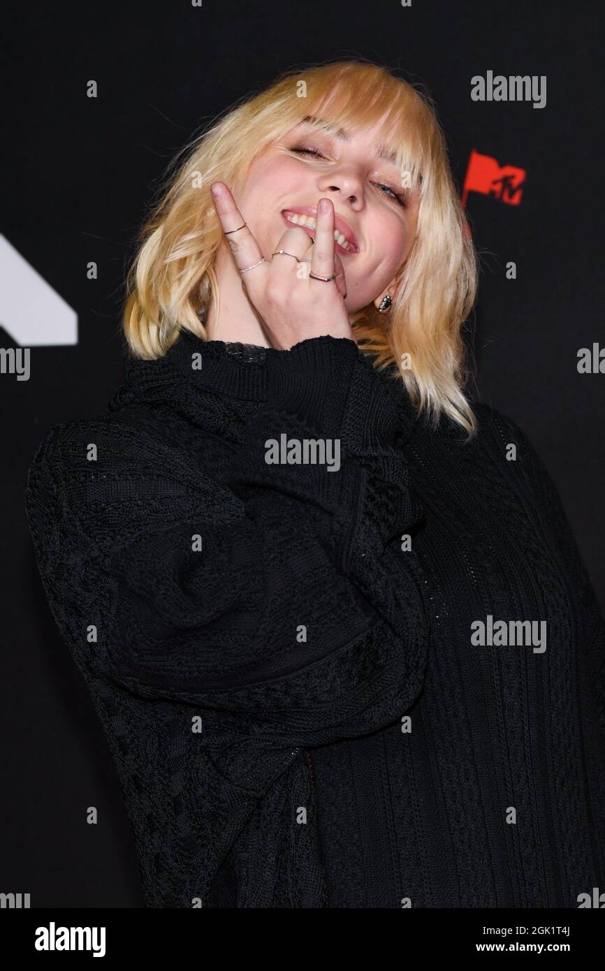 New York, USA. September 2021. Billie Eilish bei den MTV Video Music Awards 2021, die am 12. September 2021 im Barclay's Center in Brooklyn, NY, abgehalten wurden, auf dem roten Teppich. (Foto von Anthony Behar/Sipa USA) Quelle: SIPA USA/Alamy Live News Stockfoto