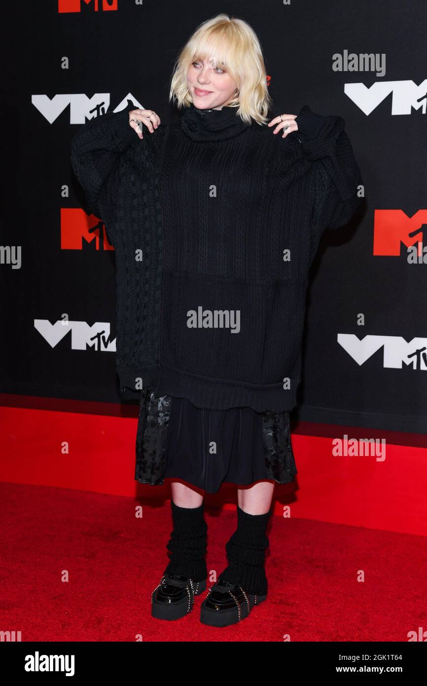 New York, USA. September 2021. Billie Eilish bei den MTV Video Music Awards 2021, die am 12. September 2021 im Barclay's Center in Brooklyn, NY, abgehalten wurden, auf dem roten Teppich. (Foto von Anthony Behar/Sipa USA) Quelle: SIPA USA/Alamy Live News Stockfoto
