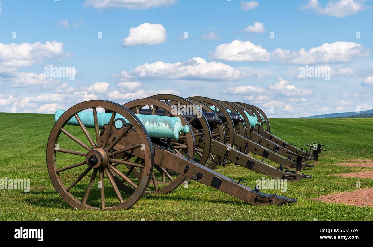 Bürgerkriegskanonen standen auf einem Feld auf dem Antietam National Battlefield in Sharpsburg, Maryland, USA Stockfoto