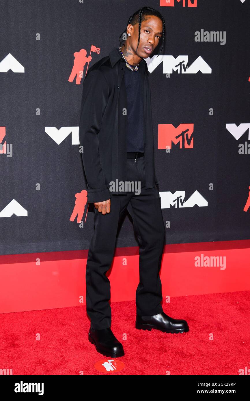 New York, USA. September 2021. Travis Scott beim Spaziergang auf dem roten Teppich bei den MTV Video Music Awards 2021, die am 12. September 2021 im Barclay's Center in Brooklyn, NY, verliehen wurden. (Foto von Anthony Behar/Sipa USA) Quelle: SIPA USA/Alamy Live News Stockfoto
