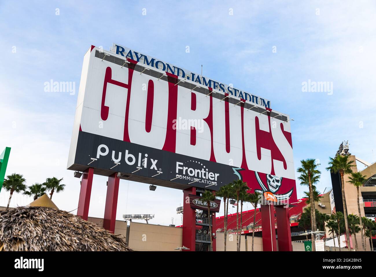 Tampa, FL - 10. September 2021: Raymond James Stadium in Tampa, Florida, Heimat der NFL Tampa Bay Buccaneers Fußballmannschaft. Stockfoto