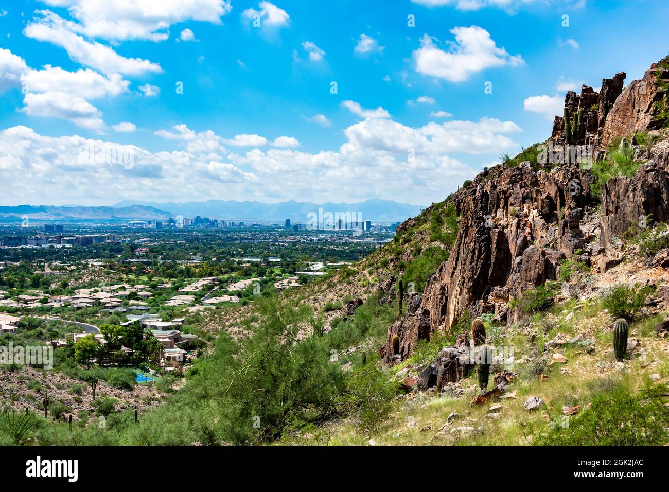 Blick auf Phoenix, Arizona, USA vom Piestewa Peak Park tagsüber. Stockfoto