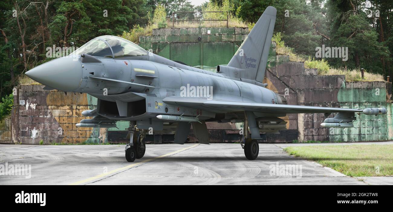 Eurofighter Typhoon - ein zweimotoriger Mehrzweckjäger, der von einem Konsortium aus drei europäischen Airline-Herstellern in einem Entensystem gebaut wurde Stockfoto