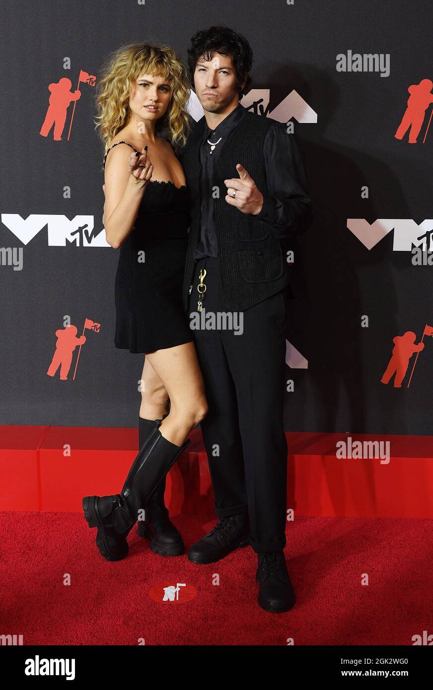 Debby Ryan, Josh Dun nehmen am 12. September 2021 an den MTV Video Music Awards 2021 im Barclays Center im Stadtteil Brooklyn in New York City Teil. Foto: Jeremy Smith/imageSPACE Stockfoto