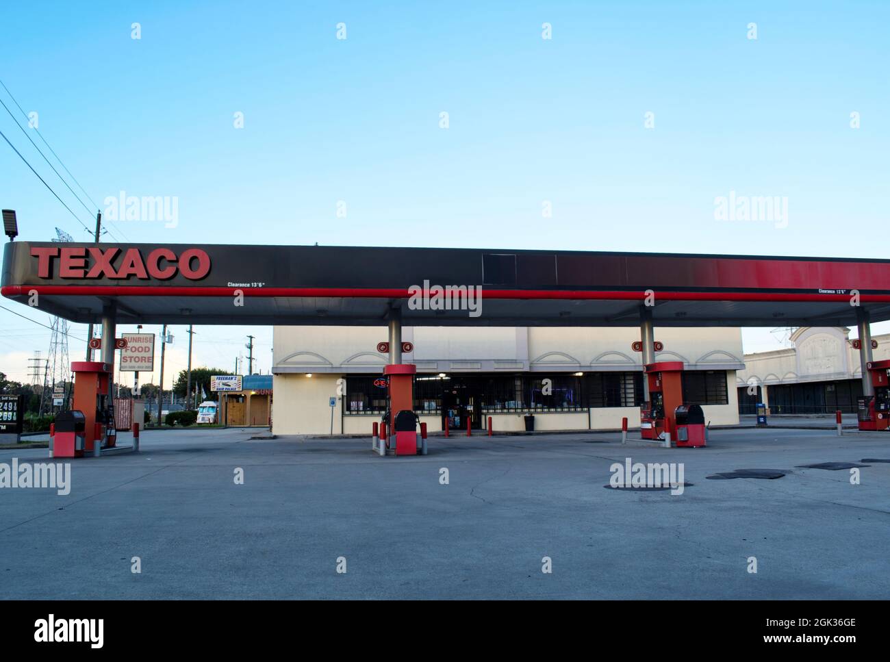 Humble, Texas USA 08-23-2019: Texaco-Tankstelle in Humble, Texas. Die Texas Fuel Company wurde 1902 in Beaumont, Texas, gegründet. Stockfoto