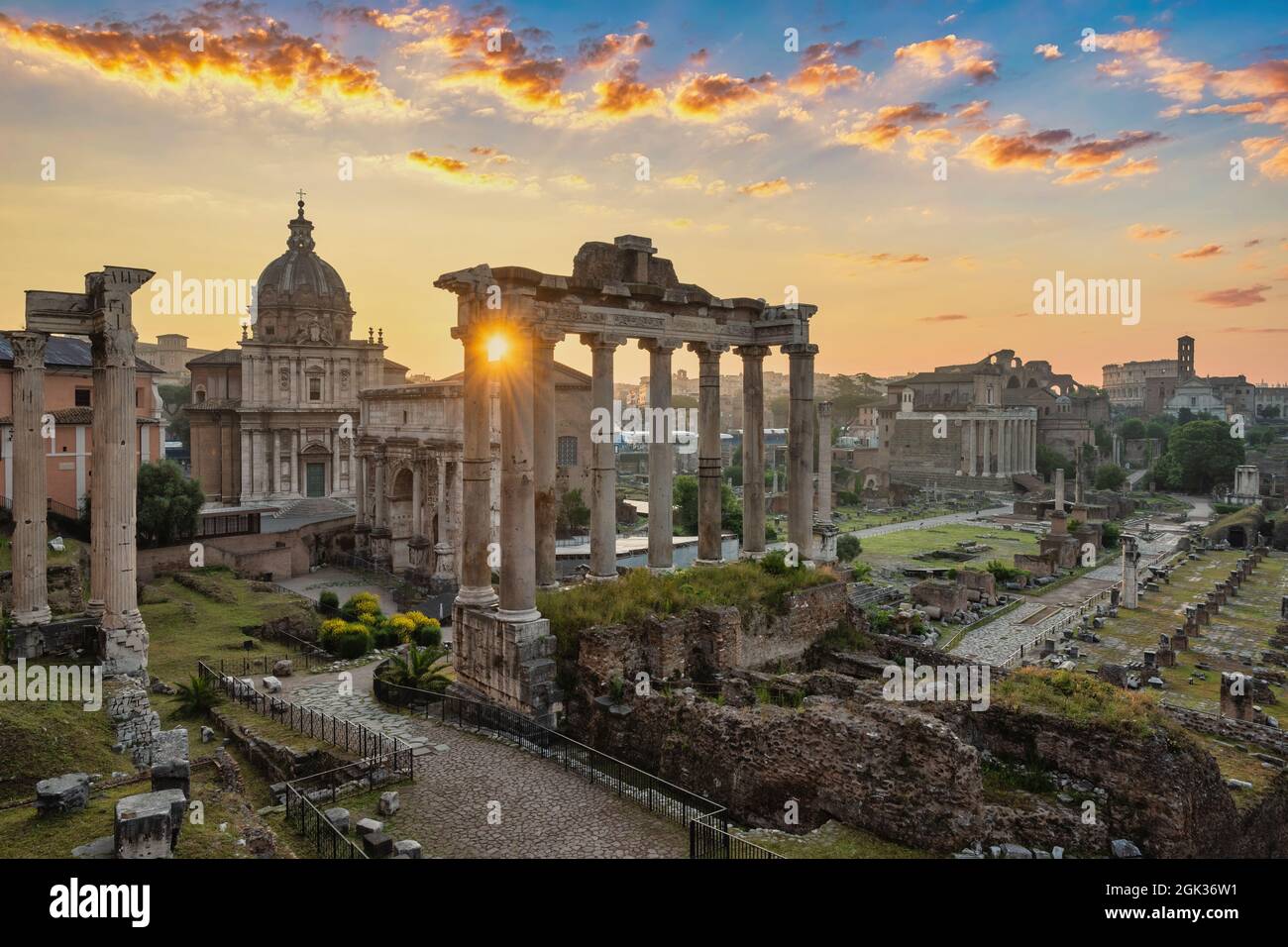 Rom Italien, Skyline der Stadt bei Sonnenaufgang im Forum Romanum Stockfoto