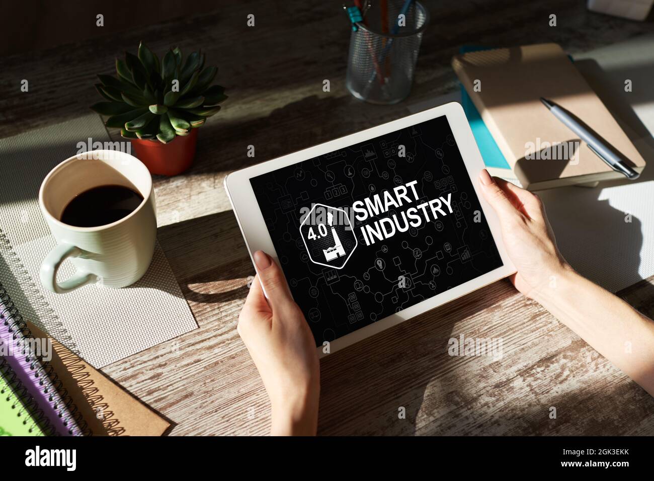 Smart Industry 4,0, moderne Fertigung, IOT und Automatisierung. Stockfoto
