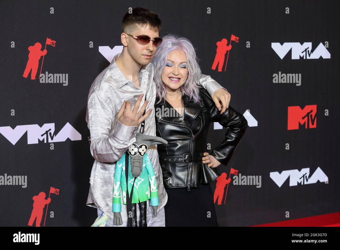 New York, USA. September 2021. DEX Lauper und Cyndi Lauper nehmen am 12. September 2021 an den MTV Video Music Awards 2021, VMAs, im Barclays Center in Brooklyn, New York, USA, Teil. Kredit: dpa/Alamy Live Nachrichten Stockfoto