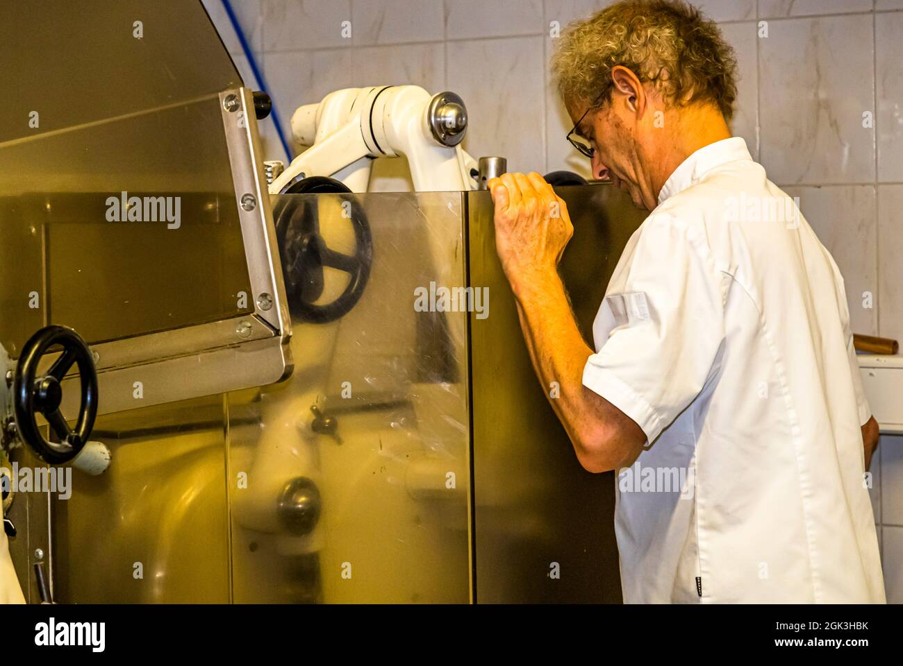 Panettonproduktion in der Pasticceria Marnin in Locarno, Schweiz. Circolo di Locarno, Schweiz Stockfoto