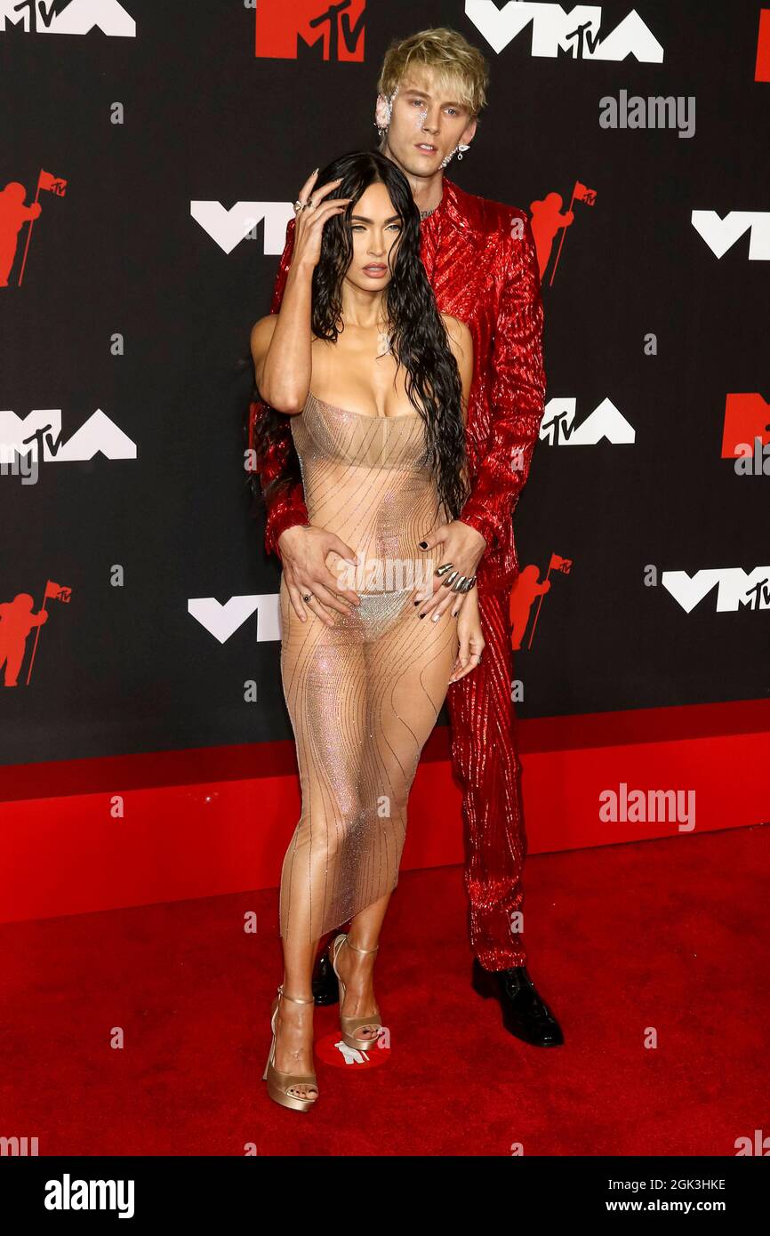 New York, USA. September 2021. Megan Fox und Machine Gun Kelly nehmen am 12. September 2021 an den MTV Video Music Awards 2021, VMAs, im Barclays Center in Brooklyn, New York, USA, Teil. Kredit: dpa/Alamy Live Nachrichten Stockfoto