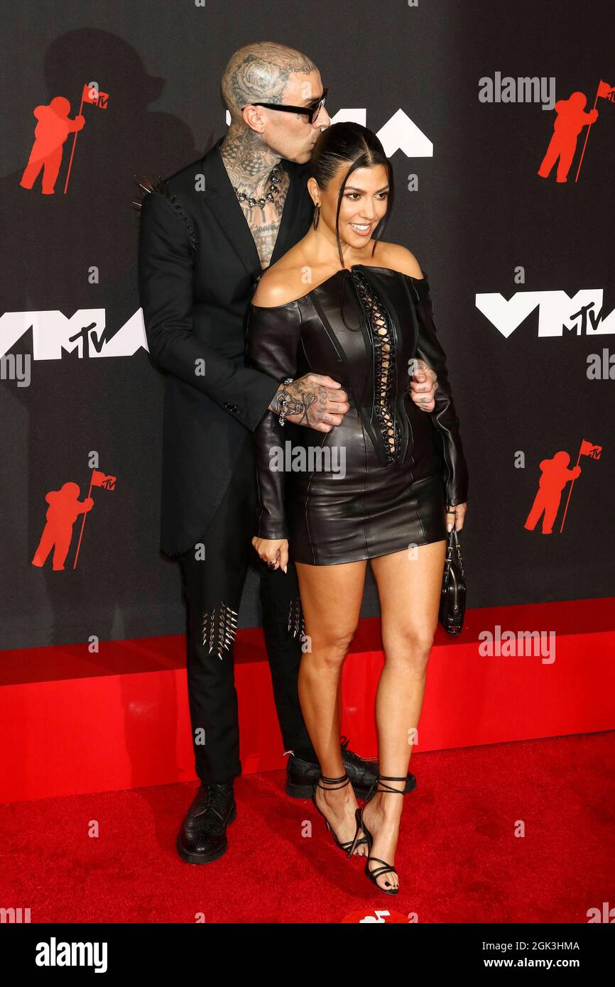 New York, USA. September 2021. Travis Barker und Kourtney Kardashian nehmen am 12. September 2021 an den MTV Video Music Awards 2021, VMAs, im Barclays Center in Brooklyn, New York, USA, Teil. Kredit: dpa/Alamy Live Nachrichten Stockfoto