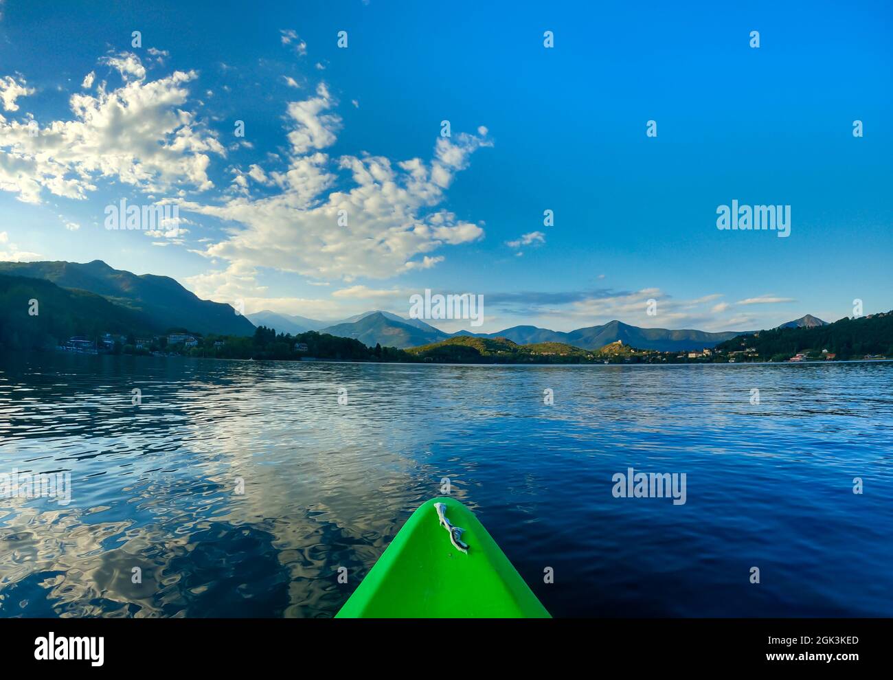 Kanu-Panorama-Landschaft für Hintergrund, Sport Outdoor-Aktivitäten Tourismus. Stockfoto