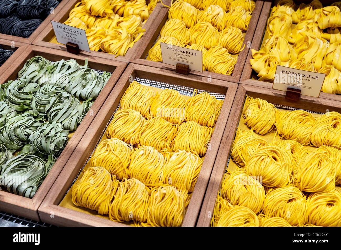 Frische Pasta in der Eataly Italian Food Hall, Liverpool Street, London, Großbritannien Stockfoto