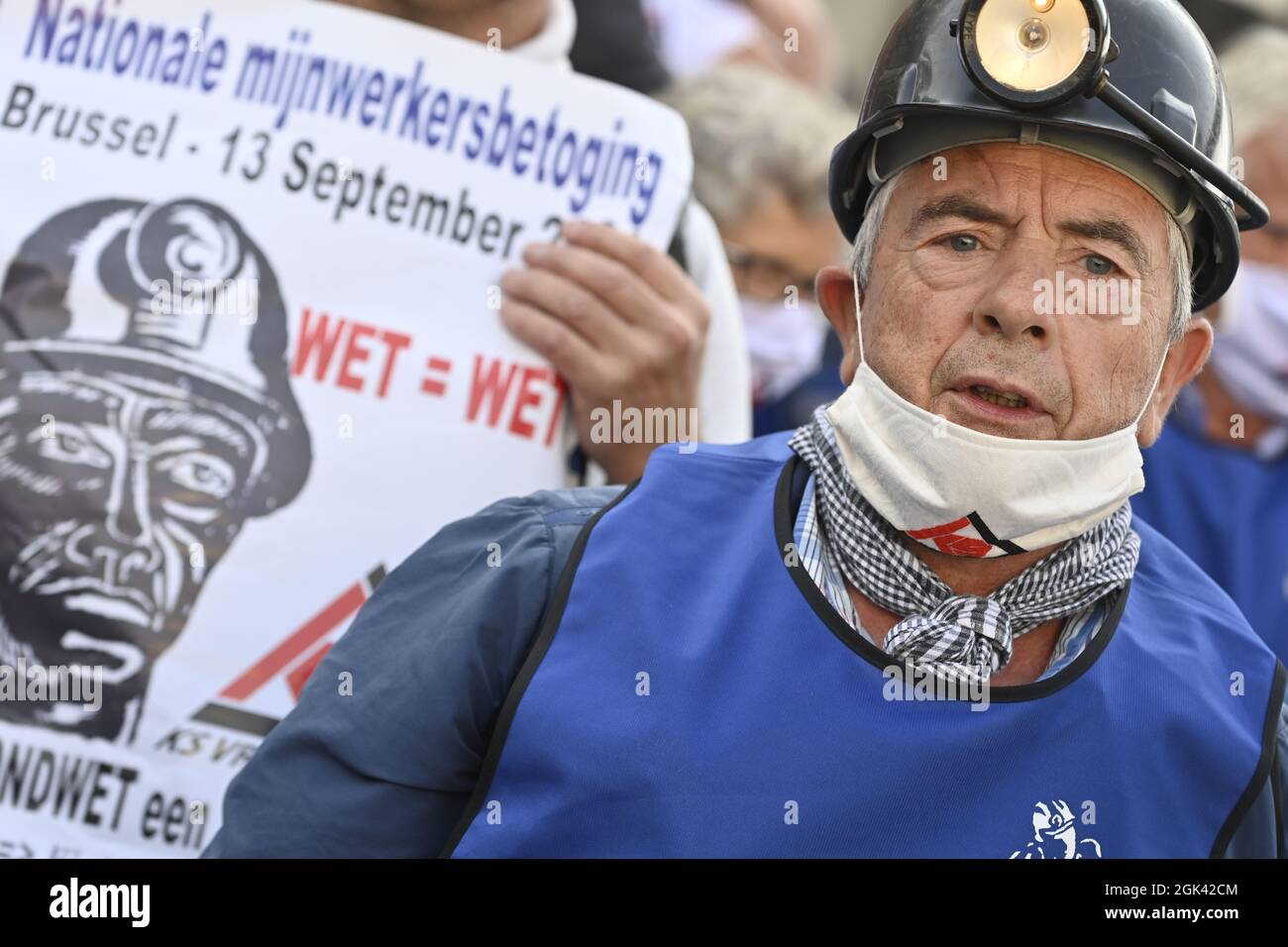 Die Abbildung zeigt eine Demonstration ehemaliger Bergleute vom Brüsseler Hauptbahnhof zur Rue de La Loi - Wetstraat 16, organisiert von Friends of the mi Stockfoto