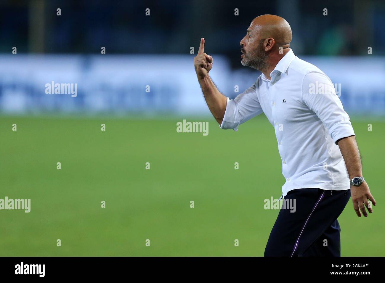 Bergamo, Italien. 11. September 2021. Vincenzo Italiano, Cheftrainer des AFC Fiorentina, zeigt während des Serie-A-Spiels zwischen Atalanta BC und ACF Fiorentina. Stockfoto