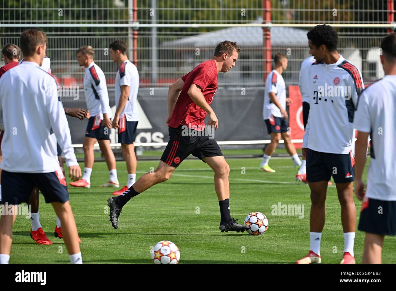 Trainer Julian NAGELSMANN (FC Bayern München) am Ball, Abschlusstraining vor dem CL-Spiel - FC Barcelona - FC Bayern München am 13.09.2021 Soccer Champions League. DIE DFL-VORSCHRIFTEN VERBIETEN DIE VERWENDUNG VON FOTOS ALS BILDSEQUENZEN UND/ODER QUASI-VIDEO. Foto: Marco Donato/FC Bayern München via SVEN SIMON Fotoagentur GmbH & Co. Pressefoto KG # Prinzessin-Luise-Str. 41 # 45479 M uelheim/R uhr # Tel 0208/9413250 # Fax. 0208/9413260 # GLS Bank # BLZ 430 609 67 # Konto 4030 025 100 # IBAN DE75 4306 0967 4030 0251 00 # BIC GENODEM1GLS # www.svensimon.net. Stockfoto