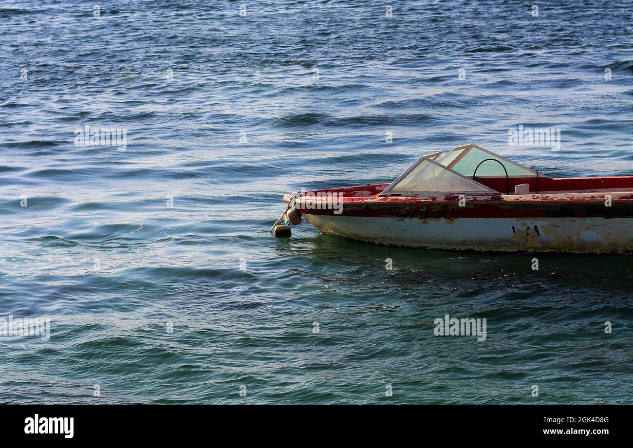 Altes Boot in Obhur, Stadt Jeddah. Stockfoto