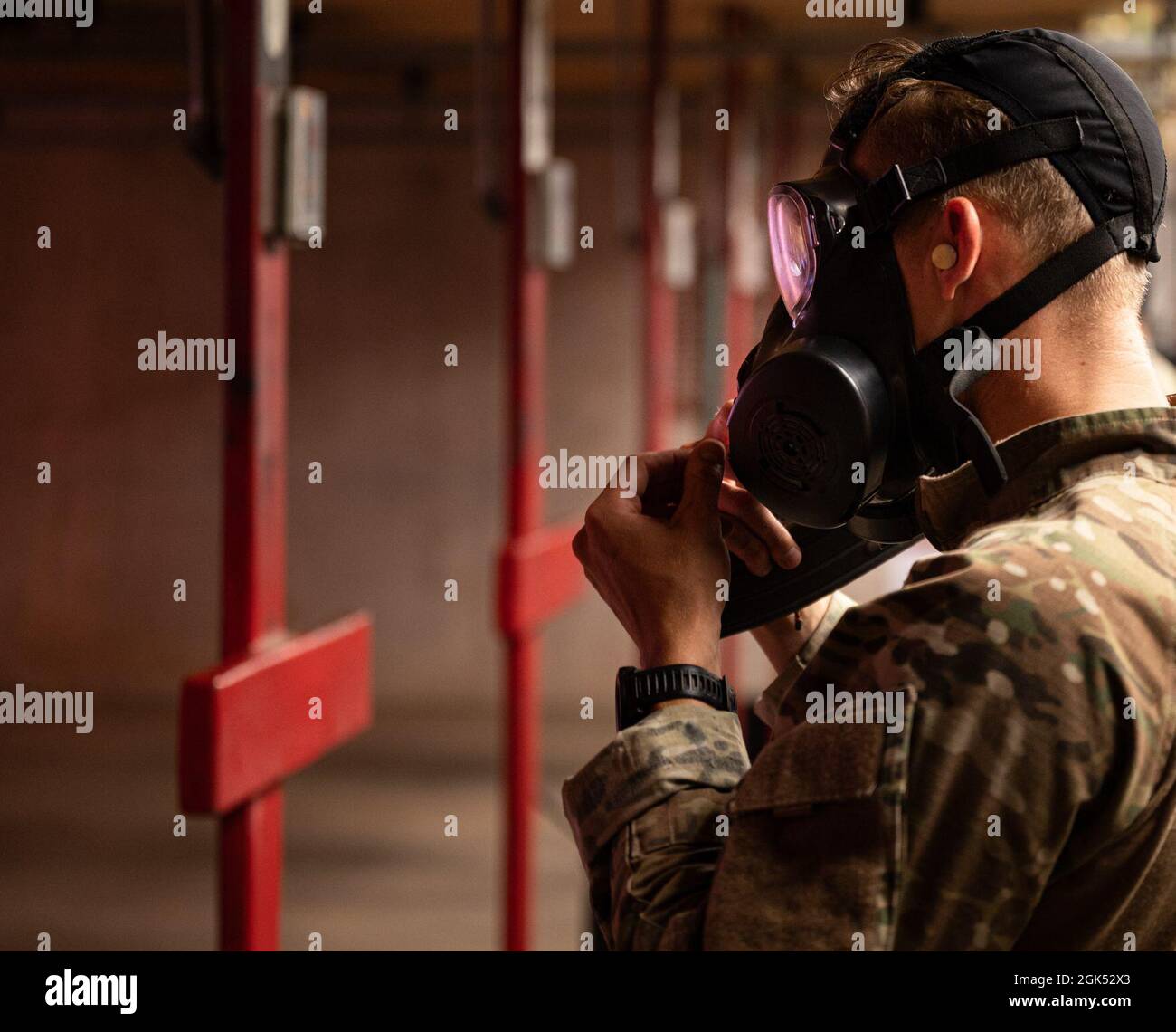Der Senior Airman der US Air Force, Noah Huff, 56. Sicherheitskräfte ...
