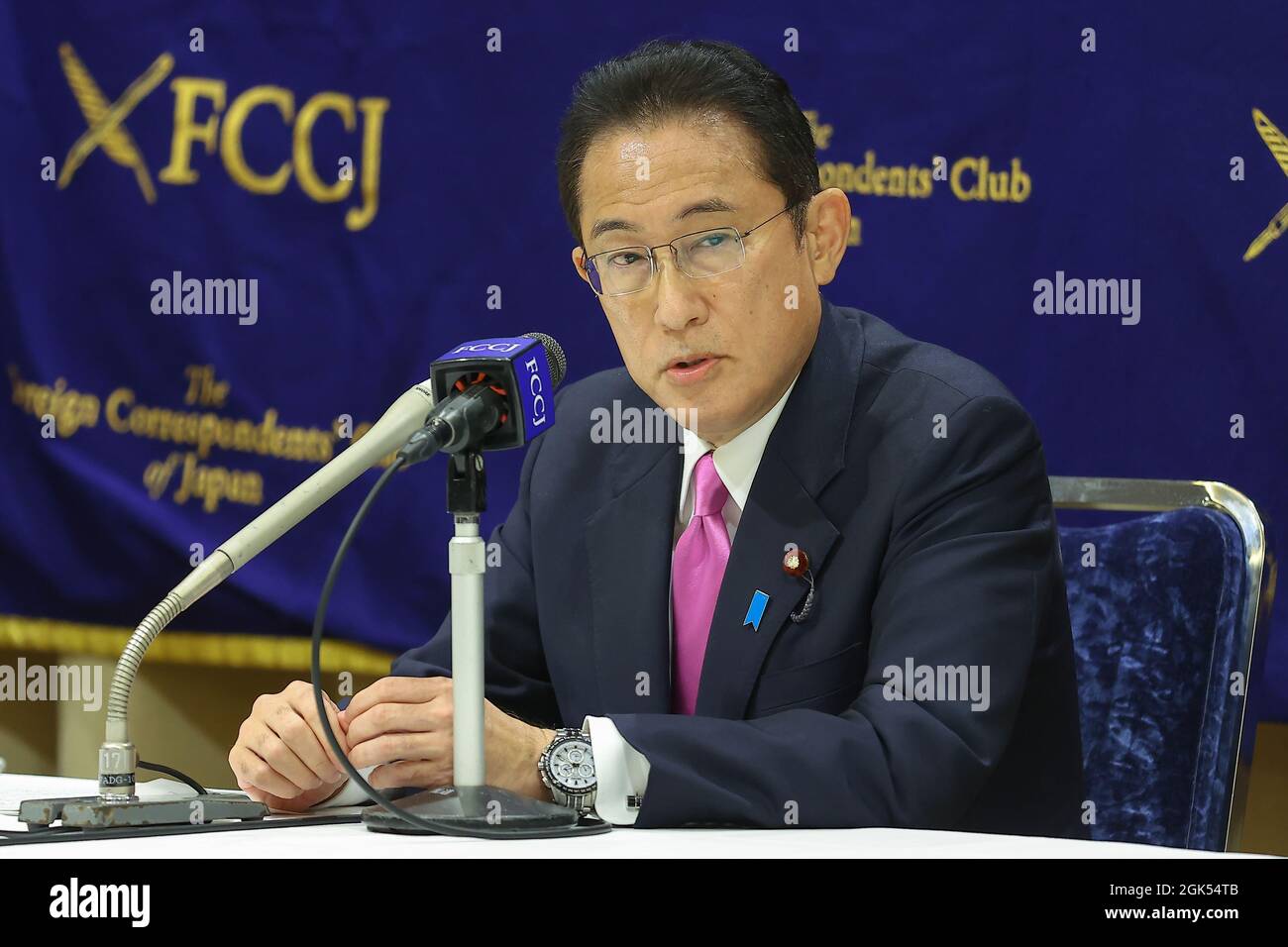 Fumio Kishida, Mitglied der Liberaldemokratischen Partei (LDP) und des Repräsentantenhauses, wird für die LDP-Präsidentschaft kandidieren. Pressekonferenz im Club der ausländischen Korrespondenten Japans (FCCJ) zu seiner politischen Vision, Politik und Diplomatie am 13. September 2021 in Tokio, Japan. (Foto von Kazuki Oishi/Sipa USA) Stockfoto