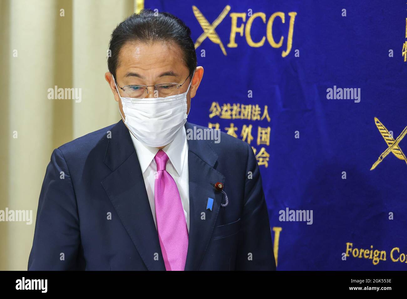 Fumio Kishida, Mitglied der Liberaldemokratischen Partei (LDP) und des Repräsentantenhauses, wird für die LDP-Präsidentschaft kandidieren. Pressekonferenz im Club der ausländischen Korrespondenten Japans (FCCJ) zu seiner politischen Vision, Politik und Diplomatie am 13. September 2021 in Tokio, Japan. (Foto von Kazuki Oishi/Sipa USA) Stockfoto