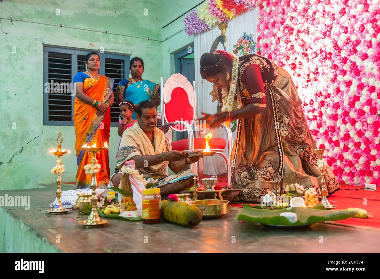 Tamil Nadu, Indien - 12. September 2021: Die Ritushuddhi oder Ritu Kala Samskara ist die Zeremonie, die den Übergang eines Mädchens zur Frau feiert. Dies Stockfoto