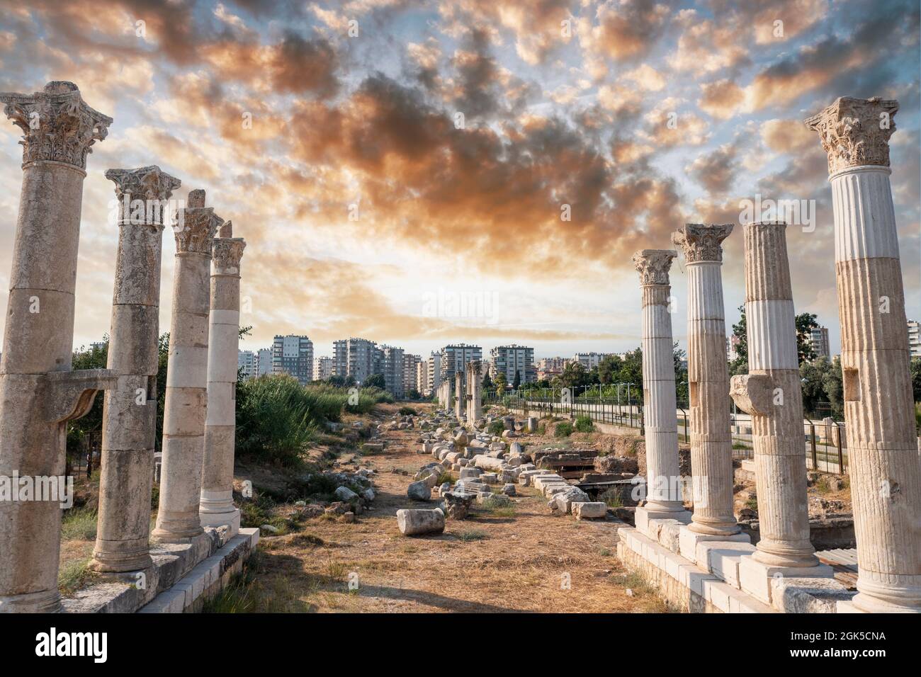 Tempelsäulen und antike Ruinen. Soli Pompeipolis ist eine antike Stadt in Mersin, Türkei. Hochwertige Fotos Stockfoto